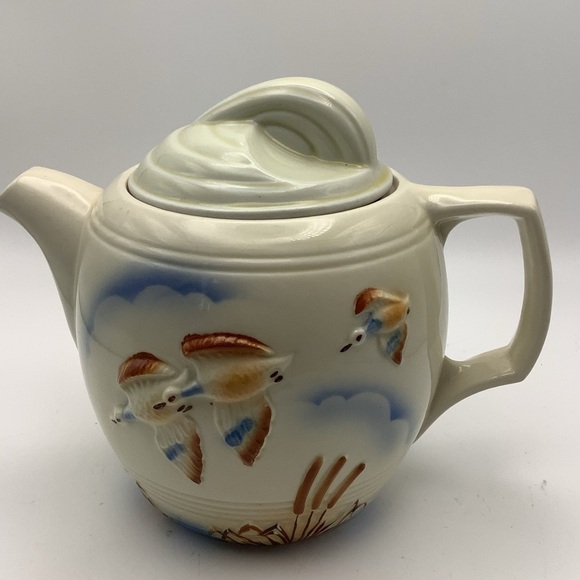 Vintage Porcelier Vitreous China Hand Decorated Flying Duck Teapot - Picture 1 of 11